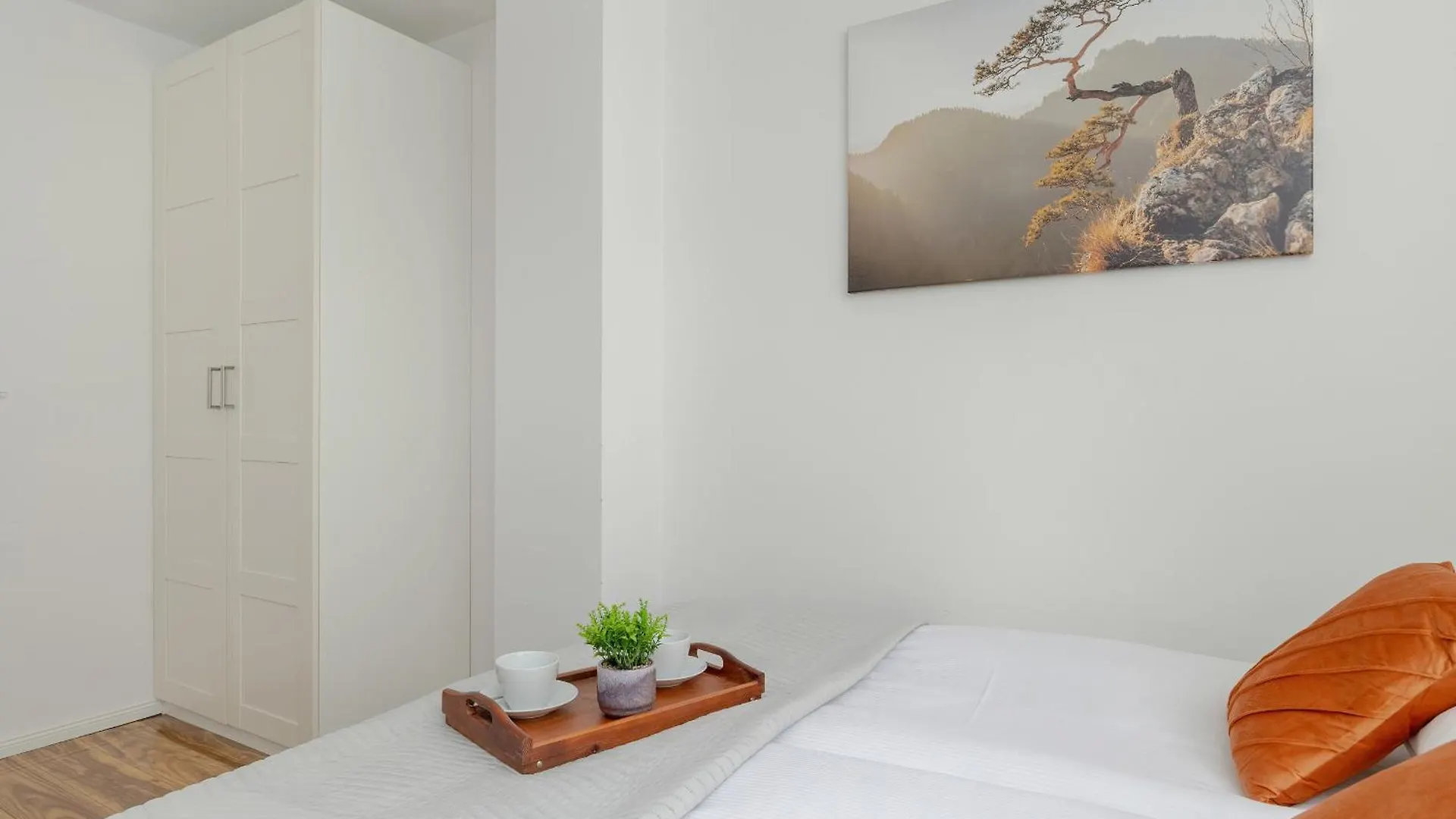 Apartment With Garden In Krakow By Noclegi Renters